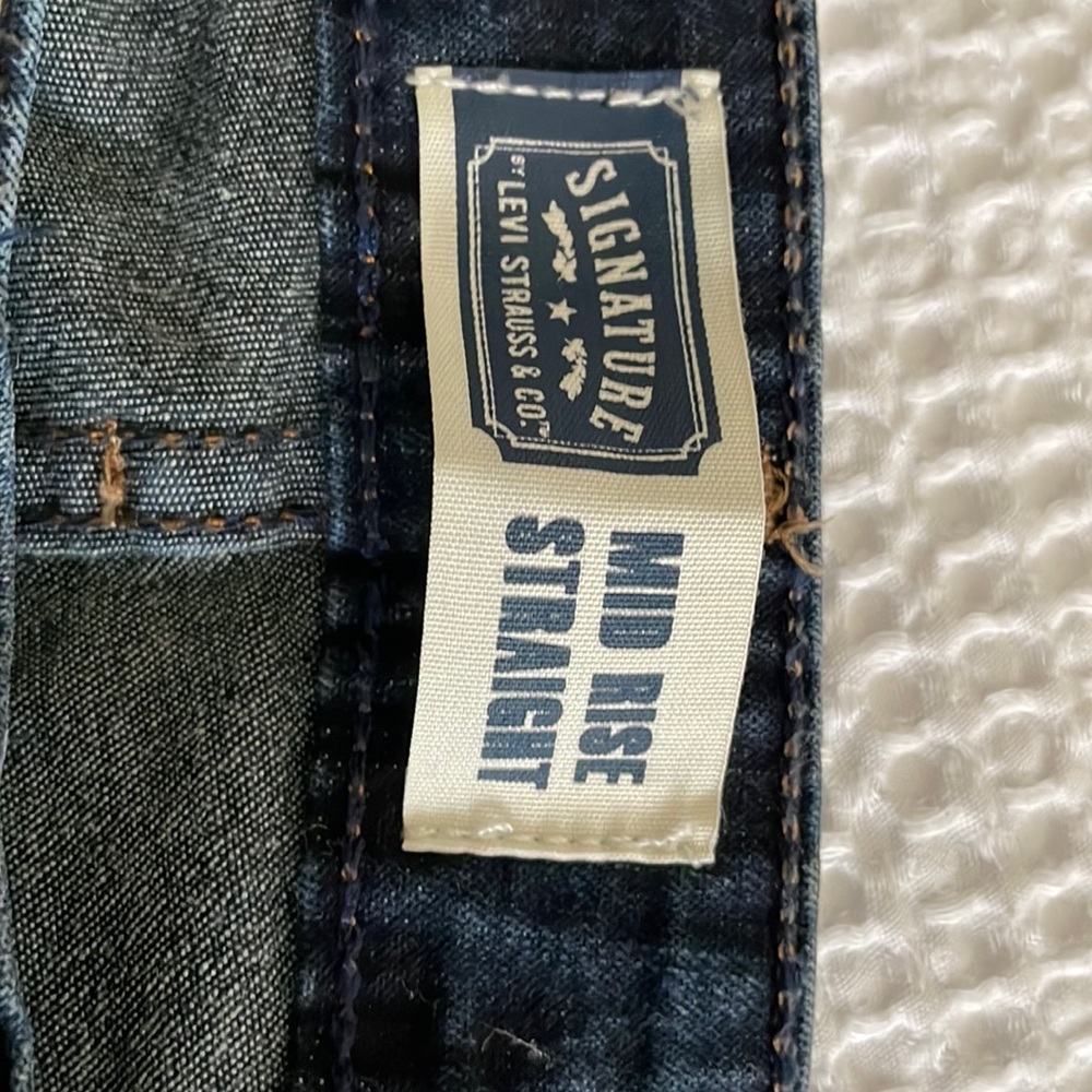 Excellent condition. Dark jeans